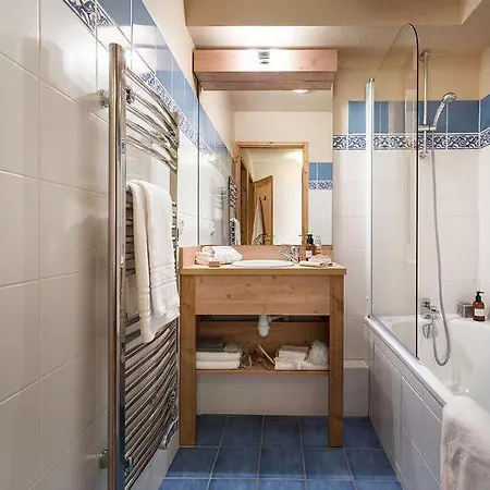 Дом отдыха Les Menuires Sleeps 9 Pool Wifi Сен-Мартен-де-Бельвиль